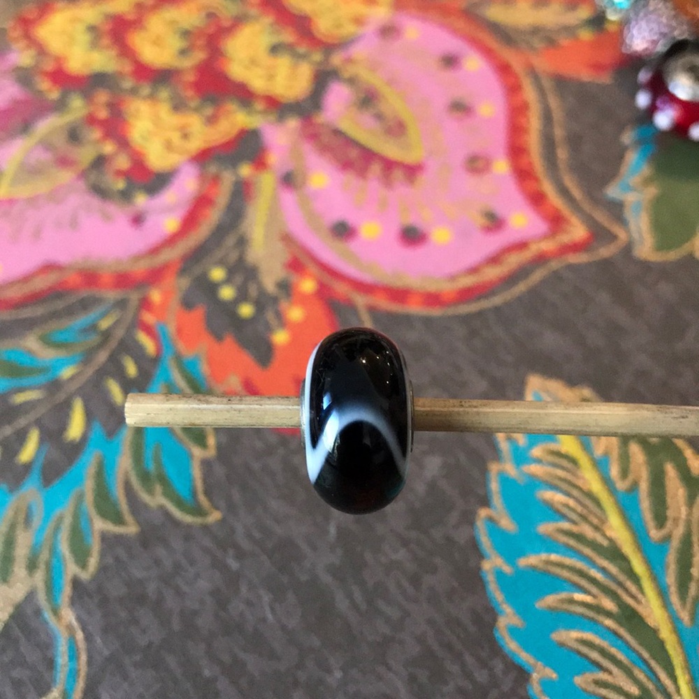 Troll Bead-RETIRED-Black Armadillo
